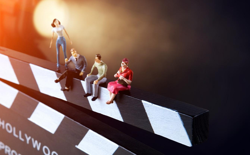 長城影視近四年頻頻收購  業績變臉預虧超2.7億元