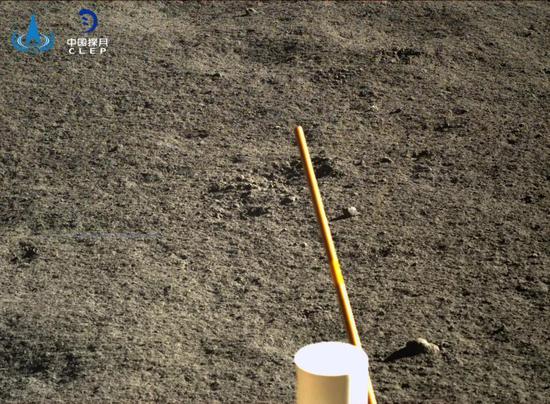 嫦娥四號著陸器和“玉兔二號”巡視器順利自主