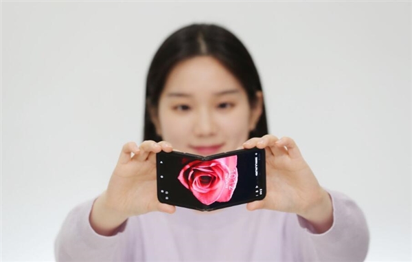 三星展示全新折疊屏技術：支持360°雙向折疊