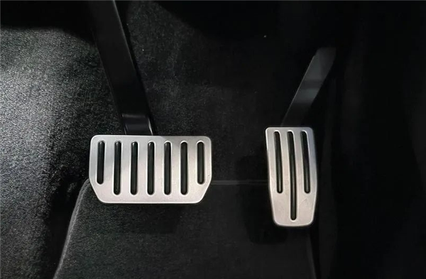 日本擬要求自動檔新車安裝防誤踩油門裝置：踩錯踏板也不會跑