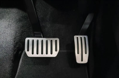 日本擬要求自動檔新車安裝防誤踩油門裝置：踩