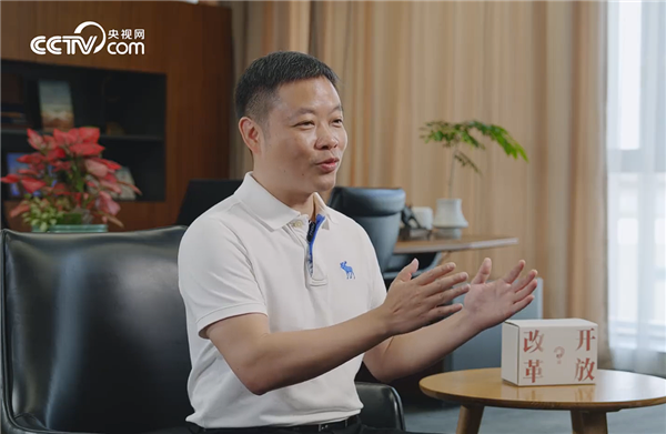 何小鵬稱千萬別躺平：天上會掉餡餅、但只掉給能接住的人