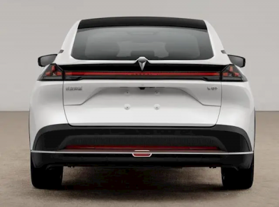 采用無儀表盤信息交互方案：深藍L07內飾官圖發