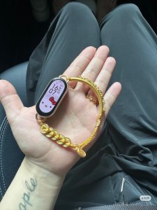 用戶給小米手環(huán)定制黃金腕帶 網(wǎng)友酸了