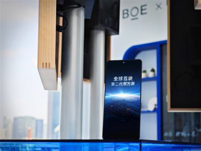 一加13首發！全球首塊第二代東方屏點亮：效果一