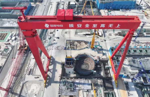 我國核電建設領域首個！1600噸大型龍門吊完成吊裝作業