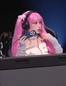 一加13真機上手首秀！藍黑雙色亮相：家族式合頁