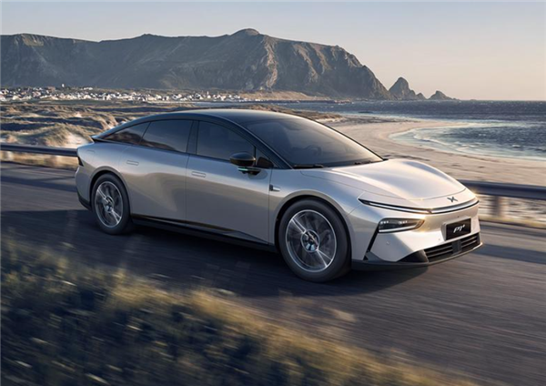 何小鵬：我們將率先實現科技平權油智同價