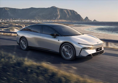 何小鵬：我們將率先實現科技平權油智同價