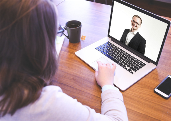 多家銀行采用AI面試進行招聘：1個AI面試官1天完成2500場面試