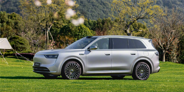 未上市先爆單！問界新M8小訂已破150000臺